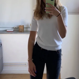 Jeans weekday - Jeans från weekday i modellen pin. Storlek 25/32. Låg/medel midja och raka i benen. Så fiiina💖säljes pga att det blivit försmå. Skriv för fler bilder 