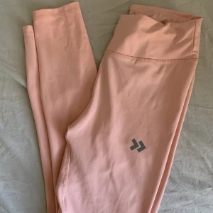 Rosa träningsthigts  - Använda ca 1 gång så är så gott som nya