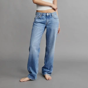 Lågmidjade jeans - Lågmidjade jeans från Gina tricot som tyvärr inte kommer till användning💗 nypris 500