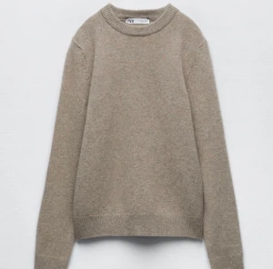 Stickad tröja - Superfin stickad tröja från zara som köptes i Paris🧸🤎 endast testad!! 