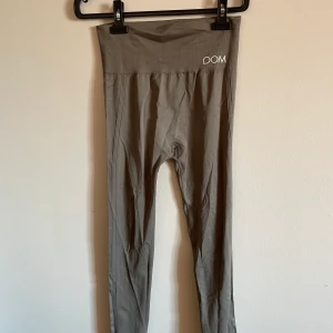 DOM strl M - Sparsamt använda💚💚 