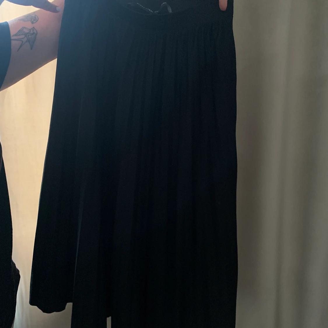 Lång svart kjol