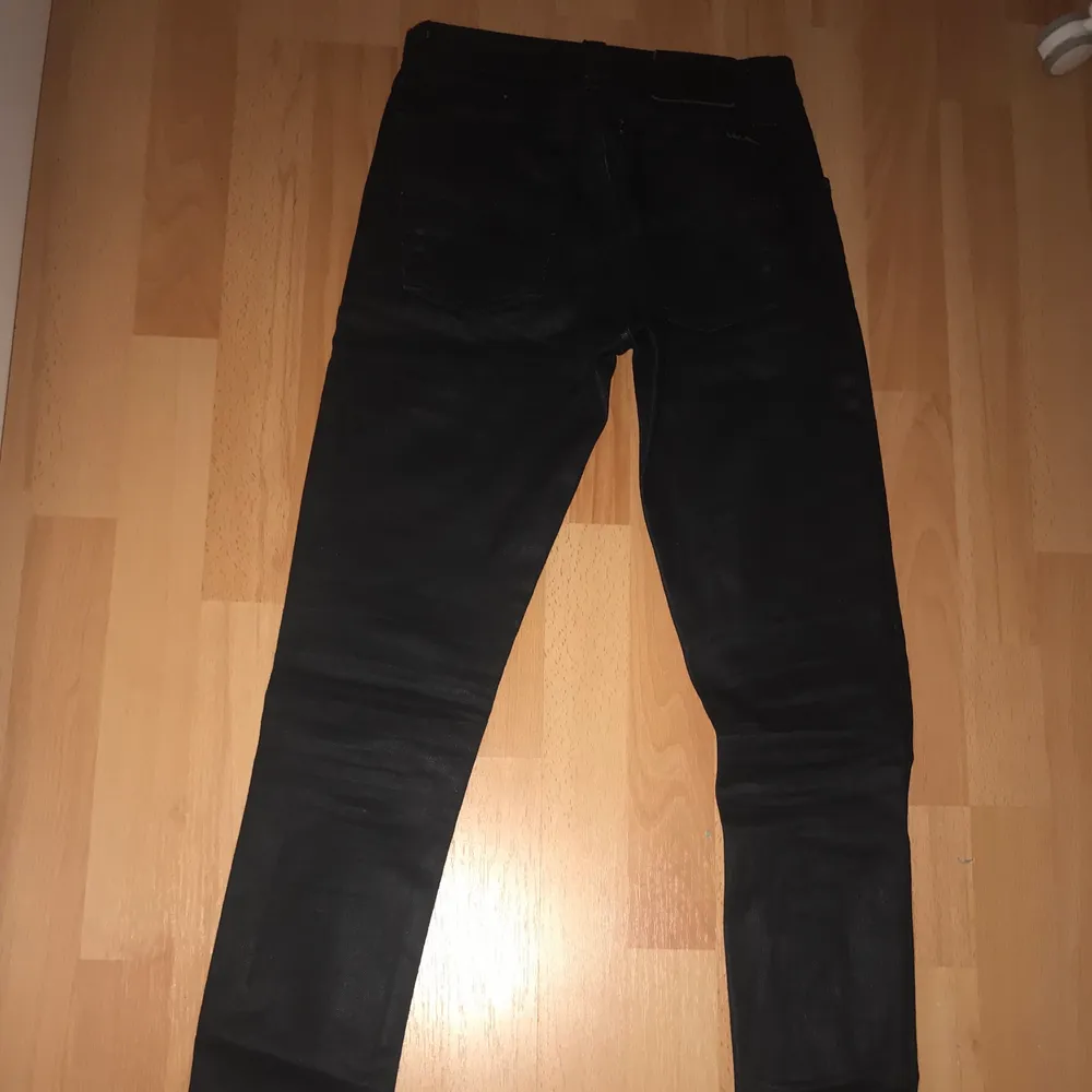 Skinny jeans  ! Va för liten att sätta på den så ni får brösta men de här bilder!  !Was too tiny to put on so ya’ll need to deal with this pictures!  Svart/Black jeans 26 size/Storlek  Fri frakt/ Free shipping . Jeans & Byxor.