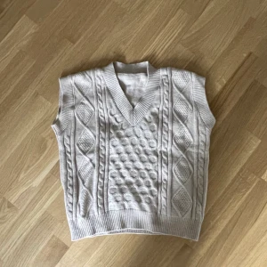 Stickad vest - Superfin och mjuk vest. 