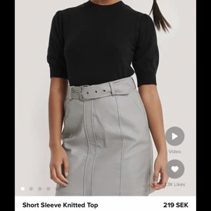 Misslisibell x nakd - Söt topp från misslisibell kollektion med nakd i storlek xs. Säljer då jag inte använder den. Köptes för 219 och säljer för 100 kronor. Säljer likadan i vit också. Skriv privat för fler bilder. Köparen står för frakten❤️