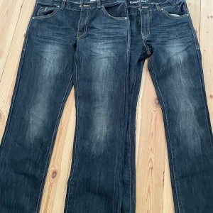 Balticmore league jeans  - Säljer dessa två jättesnygga lågmidjade balticmore league jeansen. Båda oanvända då ja inte kan ha dom. 1 par för 250kr eller båda för 400kr. Köparen står för frakten.💞