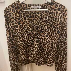 Leopard blus  - Fin leopard blus från nakd. Använd i gott skick! 