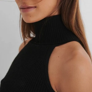 stickat linne  - stickat linne från NA-KD, knappt använt därav inga slitage. 