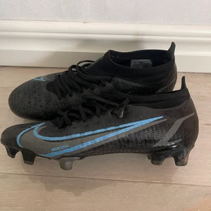 Nike fotbollskor - Söljer dom pågrund utav ingen användning, har använt dom 3-4 gånger. Bra i skick!