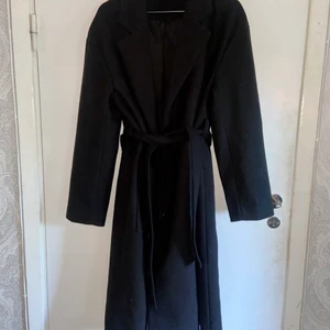 Kappa (vinterkappa) - Oanvänd kappa. Storlek L men skulle säga att den även passar M.   Finns i Borås, kan postas mot fraktkostnad🧡