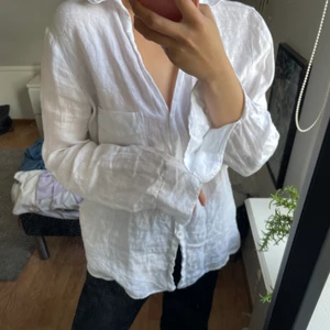 Linneskjorta  - Linnéliknande skjorta från Zara i storlek M ❤️ köparen står för spårbar frakt ✨