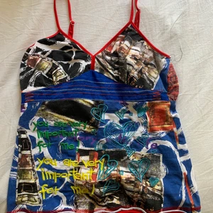 Linne - Coolt linne köpt secondhand så vet inte vart det är ifrån. Storleken är L/XL men passar S/M. Betala via swish 