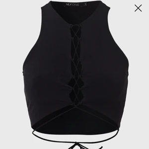 topp - supersnygg topp, lapp finns kvar🖤🖤