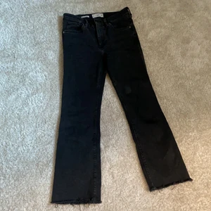 Mango - snygga jeans från mango! går til anklarna på mig och är 160 ca, ☺️💕