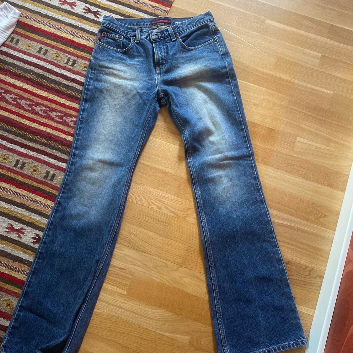 lågmidjade jeans