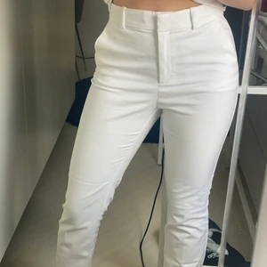 Fina vita kostymbyxor från HM - Fina kostymbyxor från HM🌼 endast använda 1 gång 