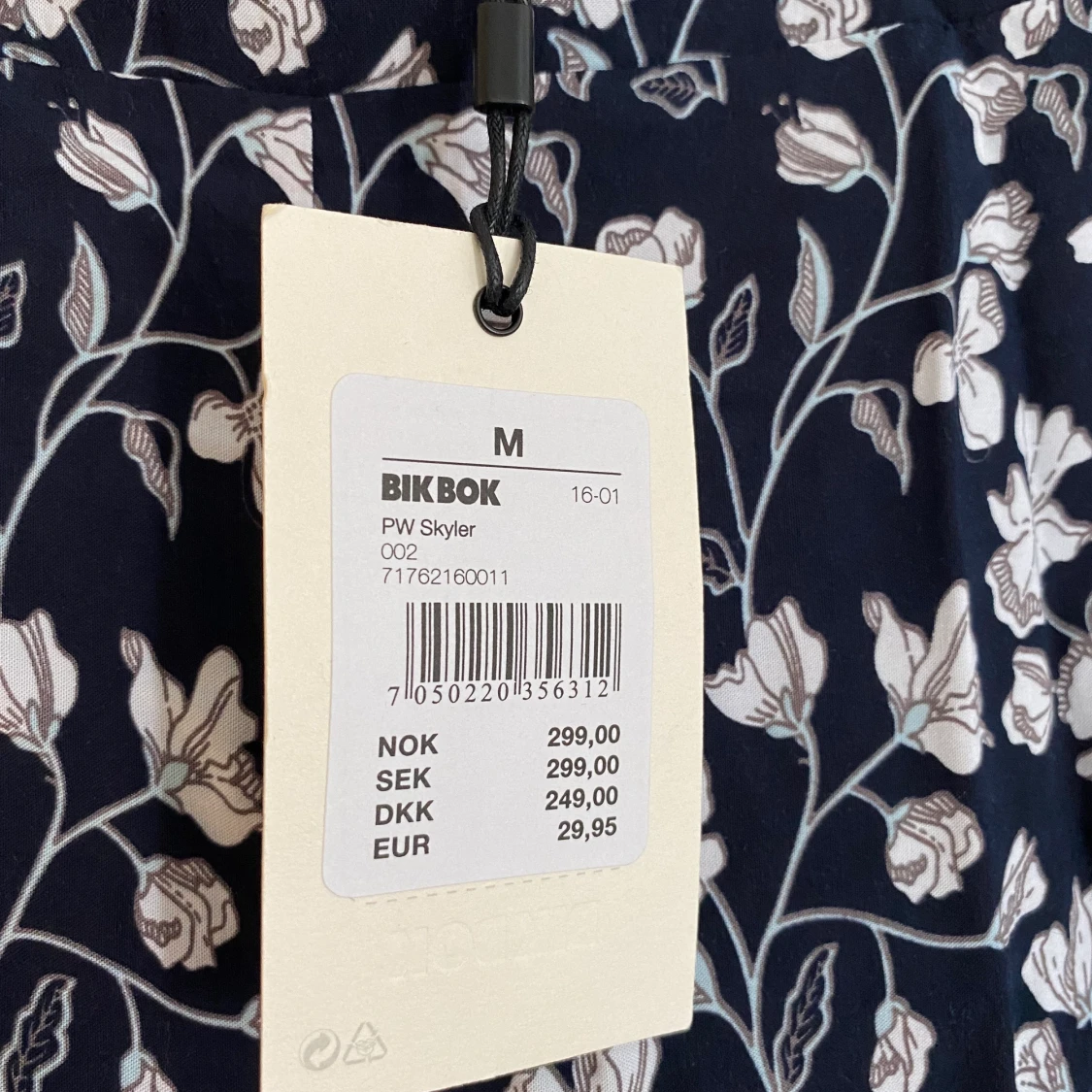 Nya byxor från BikBok - 90