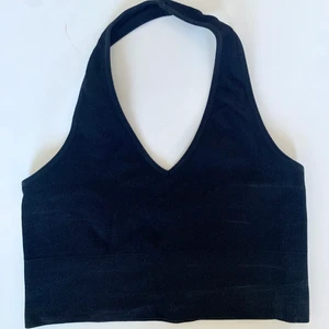Halterneck - Svart trendig halterneck som funkar både till träning och vardags. Säljer pga lite för liten, knappt använd🌸