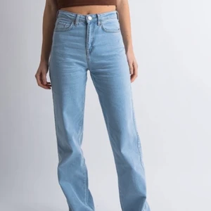 Jeans  - Sköna Jeans från madlady. Har använd de ett par gånger. Dom är i bra skick och säljer de för att de inte kommer till användning. 