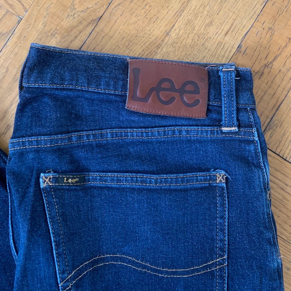 Säljer nu mina gamla jeans ifrån klädesmärket Lee i storlek 31/32. Hör av er intresse!. Jeans & Byxor.