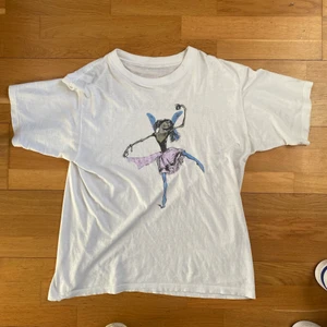 Vintage Alice in chains tisha  - Vintage äkta Alice in chains tisha från 1995, printat på en nice man tag, extremt sällsynt tisha har sett få annonser om den där priset har varierat mellan 6000-11 000 men anser det vara alldeles för mycket pengar för att vara moraliskt rätt 