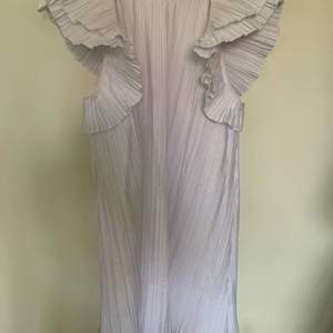 Supergullig vit klänning från zara! Stl XS pris 200kr