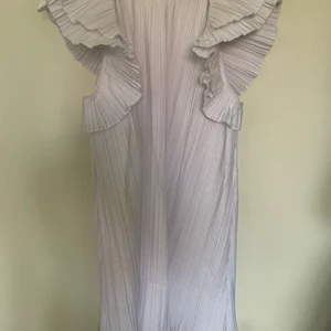 Vit klänning  - Supergullig vit klänning från zara! Stl XS pris 200kr