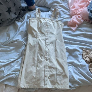 Sommar klänning  - Jätte fin sommar klänning son tuvärr ej passade mig