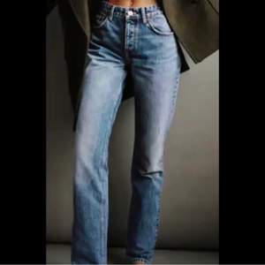 säljer mina eftertraktade zara jeans som inte kommer till användning längre. Används sparsamt storlek 38 men har ivanligafall 36 i jeans så lite små i storleken