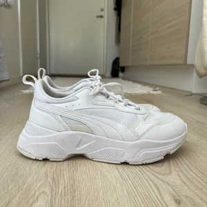 Sneakers  - Sneakers från puma, fint skick💓 Storlek 38, köparen står för 50% av frakten 💓