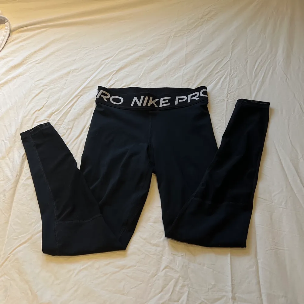 Nike tights som inte använts alls, säljer för 250❤️. Jeans & Byxor.