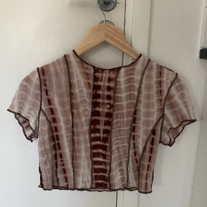 SHEIN topp  - Fin topp sitter bra och är i bra material inte så jätte mycket använd 