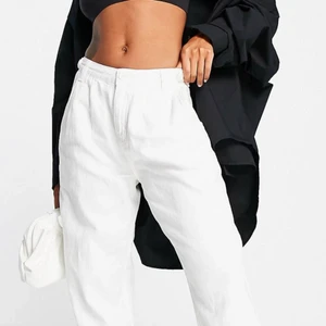 Byxor från ASOS  - Säljer dessa byxor i storlek 44 och 46. Missade tiden att returnera dem så nu behöver de säljas. De är helt nya och prislapp finns kvar på dem. Bara testat de. Ett par kostar 509kr nypris. Säljer de för ett rimligt pris som kommer upp.