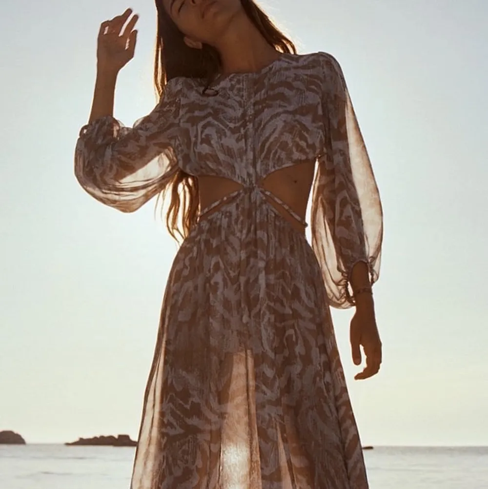 Söker denna klänning från Zara i storlek M!. Klänningar.