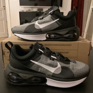 Nike Air Max Sphere 2021  - Helt oanvända Nike air max, ordinarie pris 1800kr men säljer för 1500.