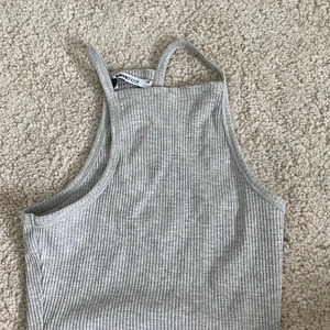 linne - Bra skick, från ginatricot, xs🌸 Säljer samma i vit🌸