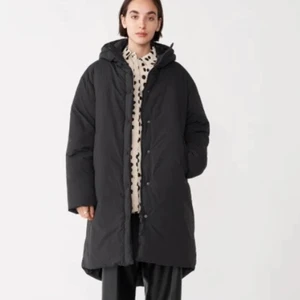 Carin Wester jacka XS - Säljer nu denna jacka från Carin Wester i storlek 34! Använd, men fortfarande i bra skick. Oversize på mig som brukar ha S/XS, så kan också passa M. Värmer och skyddar bra, mycket bekväm, superbra som vinter/vår-jacka. Köparen står för frakten❤️☺️