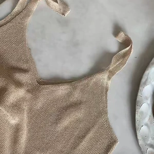 Glittrigt guldigt linne! - Säljer detta sjukt fina glittriga linne från Mango! 🤘🏼 Linnet är helt oanvänt med prislapp kvar! 💖 vid frågor är det bara att höra av dig!   ❗️❗️säljer även ett exakt likadant linne i rosa 