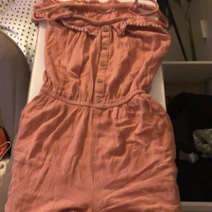 Byxdress - Byxdress, säljes pga förliten, frakt tillkommer 