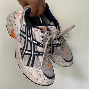Asics - Jättefina asics som inte kommer till användning.