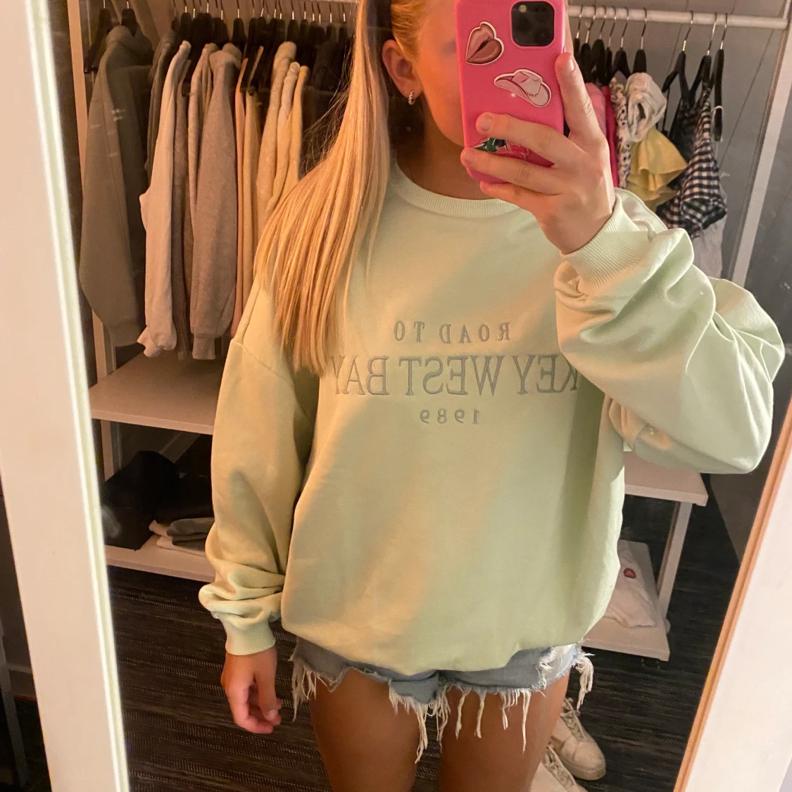Sweatshirt