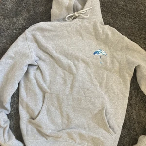 Helas caps hoodie - Använd fåtal gånger, bra skick😻