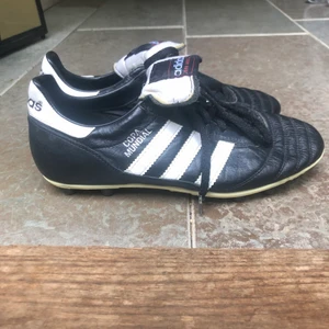 Adidas Copa Mundial - Adidas Copa Mundial i läder som har använts måttligt. Gott skick. 