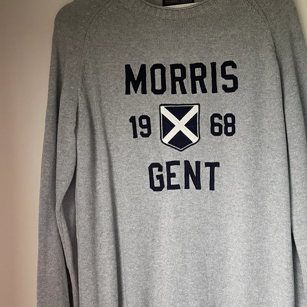Stickade herrtröjor Morris Blå strl M Grå strl L  Alla 3 tröjor 1000kr. Stickat.