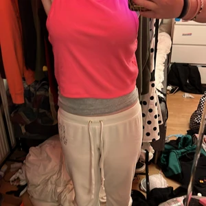 Linne - Säljer då den är för stor. Aldrig använt. Jätte fint skick. 💗