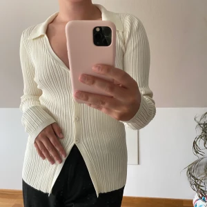 vit topp - vit långärmad topp☺️