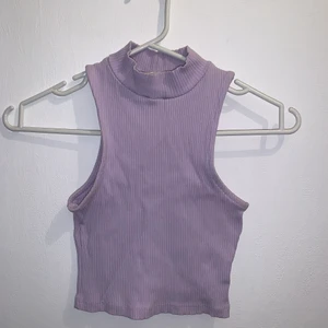 Halter Top - lila halter top, storlek XS/S, knappt använd  pris inkl frakt