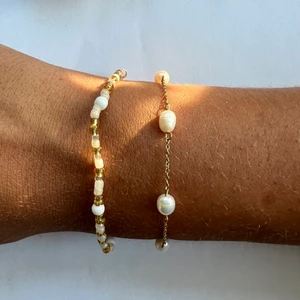 Guld Pärlarmband  - Pärlarmband med valfri storlek, färg & mönster 💐 2 armband för 32kr, 3 armband för 42kr, 4 armband för 52kr, 5 armband för 62kr. Blomarmband kostar 40kr Frakten kostar 13kr 🌸