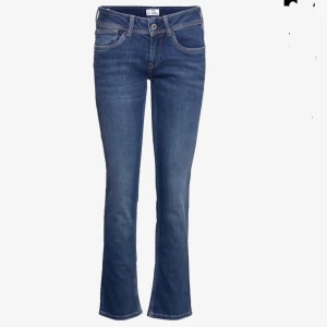 Pepe jeans  - Jätte fina och populära pepe jeans i modellen ”Saturn”. Jeansen är i super bra skick! Nypris runt 1000 kr. Mitt pris 500 + frakt!💘 de är bara att höra av sig för mer info/bilder☺️