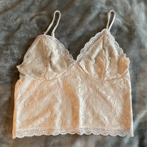 Topp  -  Spetstopp från BikBok i storlek M🌟 använd fåtal gånger 